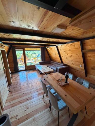 Vikendice Pod Hum Kučka Korita (Vikendice Pod Hum Kucka Korita) in Korita