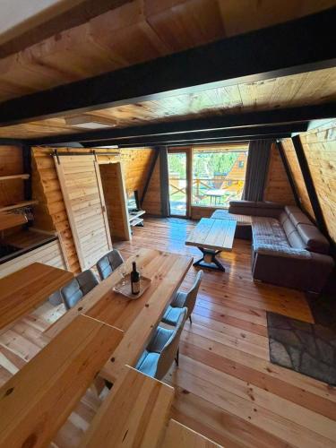 Vikendice Pod Hum Kučka Korita (Vikendice Pod Hum Kucka Korita) in Korita