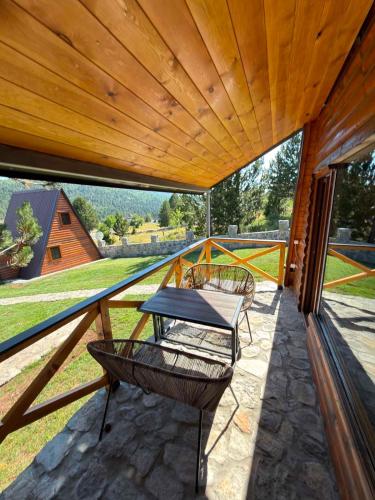Vikendice Pod Hum Kučka Korita (Vikendice Pod Hum Kucka Korita) in Korita