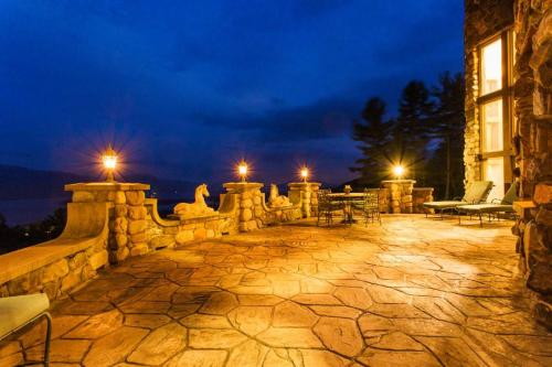 陽台/露台, HIGHLANDS CASTLE overlooking Lake George plus 2 other CASTLES & SUITES in Bolton Landing (NY)