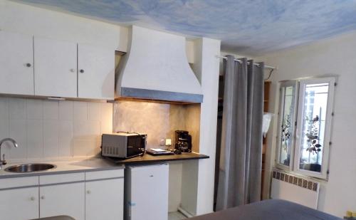 Kitchen, Studio Montfrinois proche du pont du Gard in Montfrin