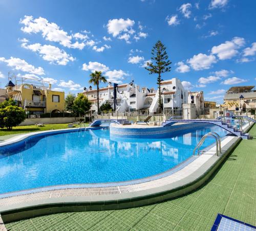 Charming Upper Bungalow with Terrace and Communal Pool in Torrevieja