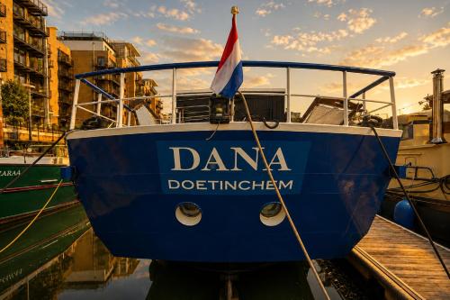 Historic Dutch Barge, Idyllic location 2
