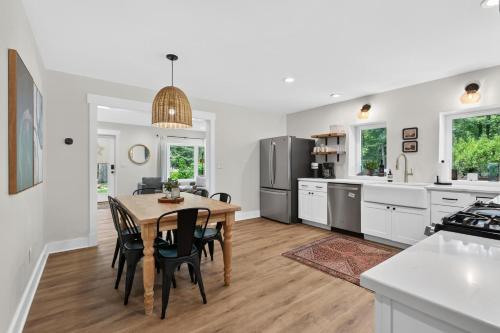Towering Oaks Cottage in Union Pier (MI)