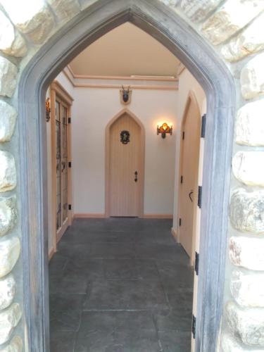 HIGHLANDS CASTLE overlooking Lake George plus 2 other CASTLES & SUITES