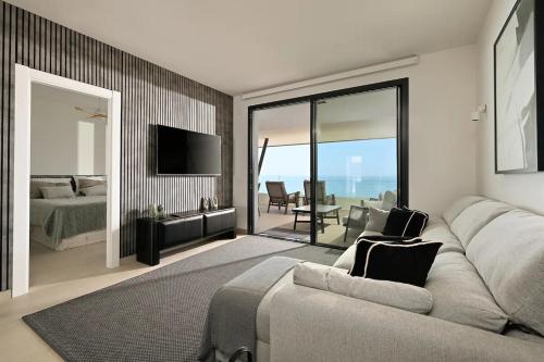 Seaview Apartment ~ Modern ~ Close to Beach ~ Pool