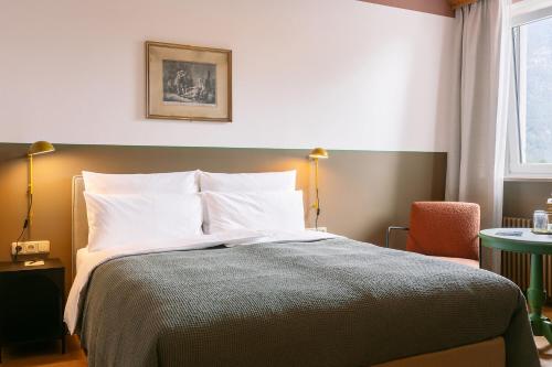 1 queen bed