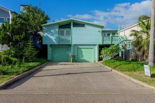 Authentic Near Beach House - Sleeps 16 - 5 Bedr home - image 3