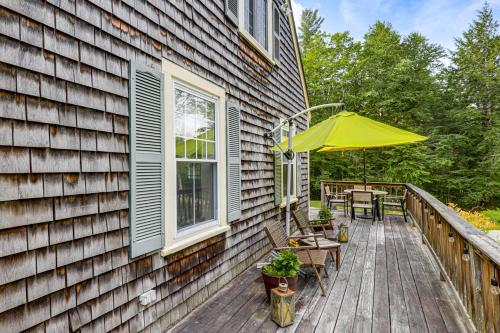 Deck & Fire Pit: Cottage Near Monadnock State Park in Jaffrey (NH)