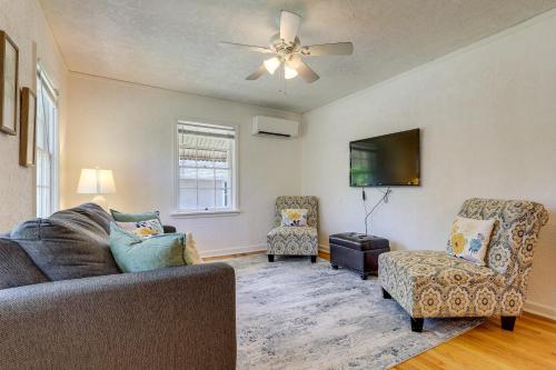 Close to Hospitals! Centrally Located Pueblo Condo in 普韋布洛市區