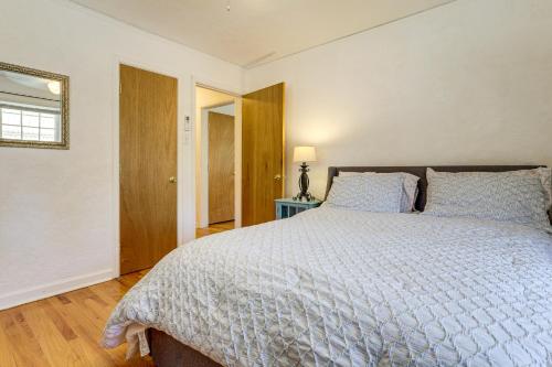 Close to Hospitals! Centrally Located Pueblo Condo in 普韋布洛市區