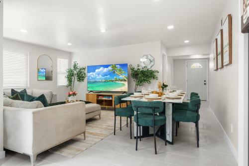 Entire Private House Ranch-Style w Gated Yard, Parking, 4 Bedroom 3 Bathrooms, Available Now in La Mesa
