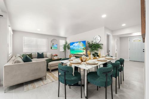Entire Private House Ranch-Style w Gated Yard, Parking, 4 Bedroom 3 Bathrooms, Available Now in La Mesa