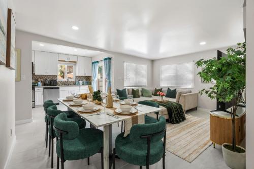 Entire Private House Ranch-Style w Gated Yard, Parking, 4 Bedroom 3 Bathrooms, Available Now in La Mesa