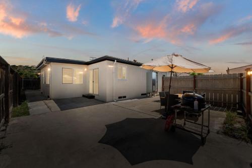 Entire Private House Ranch-Style w Gated Yard, Parking, 4 Bedroom 3 Bathrooms, Available Now in La Mesa