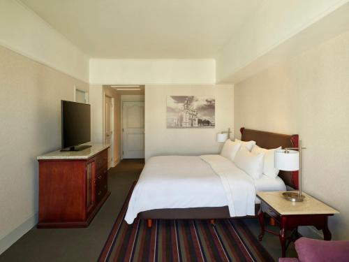 1 queen bed