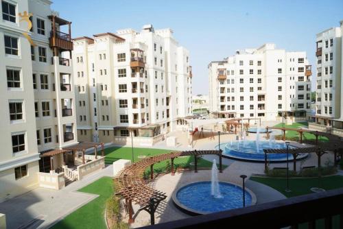 View, 1BR Azure - Stylish Stay in Baniyas East in Al Mafraq