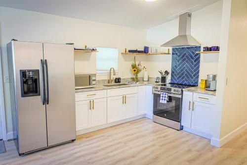 keuken, Blue Jay Bungalow in Safety Harbor