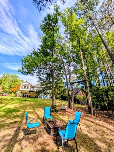 A környék, Spacious Cary Home Gym, Game Room, Huge Fenced Yard! in Cary Belváros