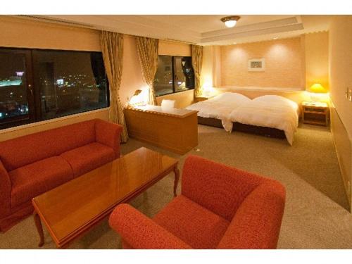 Grand Plaza Nakatsu Hotel Grand Plaza Nakatsu Hotel is perfectly located for both business and leisure guests in Nakatsu. The property offers a wide range of amenities and perks to ensure you have a great time. Service-minded 