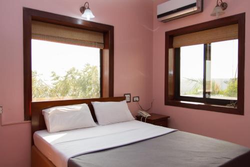 2 bedrooms, 3 beds