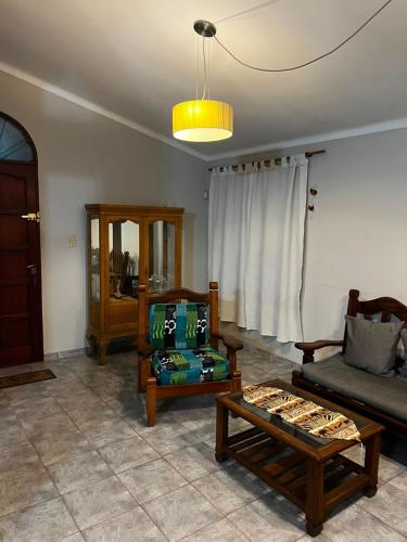 Casa Amplia con Quincho - image 4