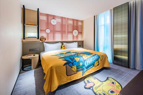 1 queen bed, 1 twin bed