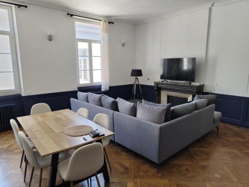 Large refurbished apartment - Location saisonnière - Agen