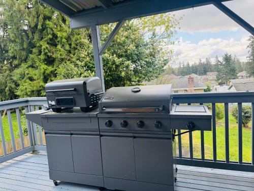 Luxurious white home retreat in Cascade-Fairwood (WA)