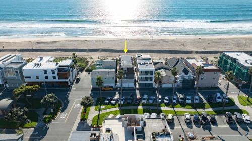 Beachfront Condo On A Lowkey Beach - Seal Beach, CA