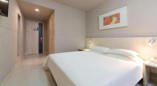 Jinjiang Inn Huizhou Xihu Lake Shuidong Street River View – Huizhou, IA