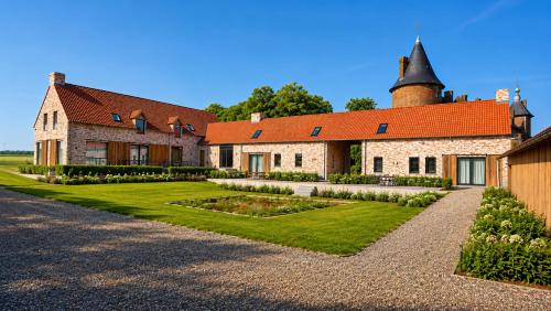 Cense d'Abaumont - Domaine de 3 gîtes (Cense d'Abaumont - Domaine de 3 gites) in Leuze-en-Hainaut