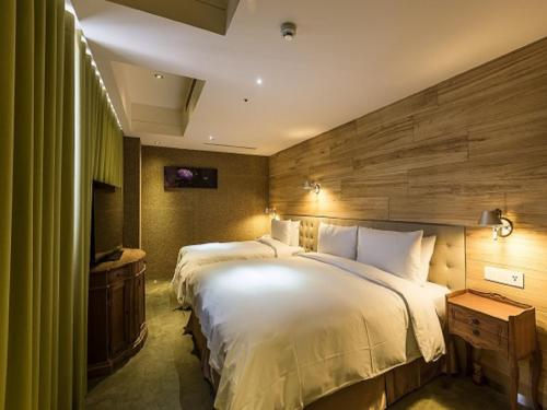 Deluxe Triple Room image 2