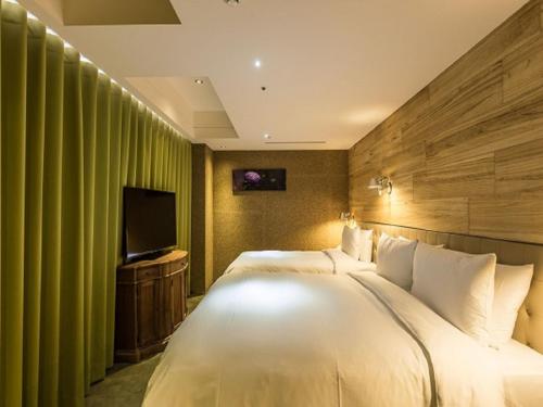 Deluxe Triple Room image 5