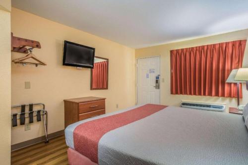 Rodeway Inn & Suites – Macon, GA