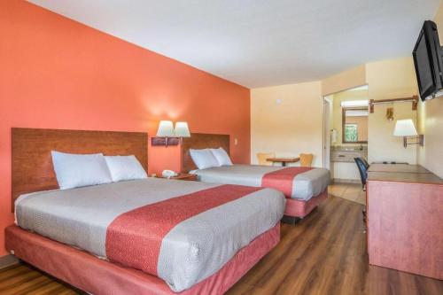 Rodeway Inn & Suites – Macon, GA