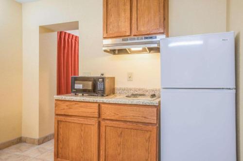 Rodeway Inn & Suites – Macon, GA