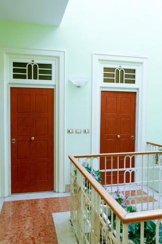 Visa Residence - image 8