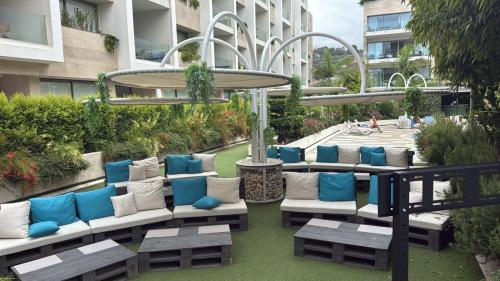 Restorāns, Canvas 2-Bedroom Apt in AquaGate Resort Tabarja in Wata Slam