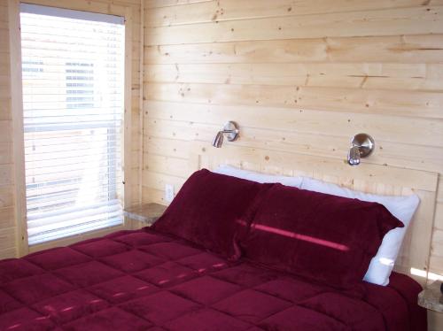 Russian River Camping Resort Cottage 9 thumb 4