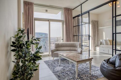 Cosy 2 Bed Apt opposite Dubai Hills Mall, Dubaï