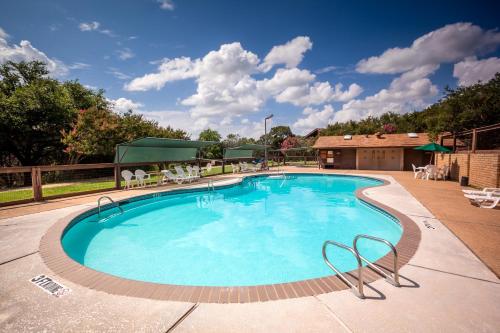 Lake Whitney Camping Resort Cabin 1