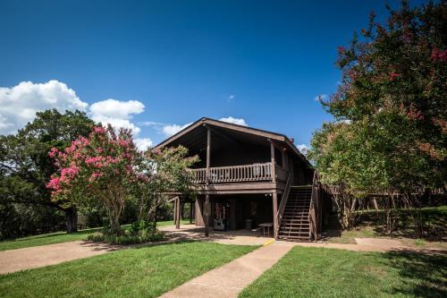 Lake Whitney Camping Resort Cabin 1 - image 8