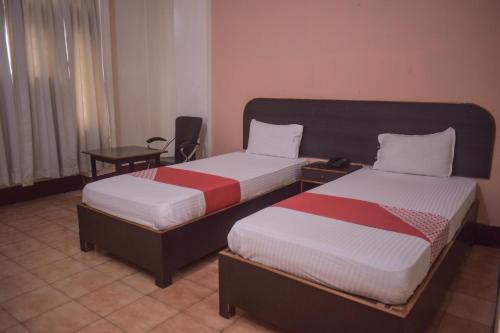 2 twin beds