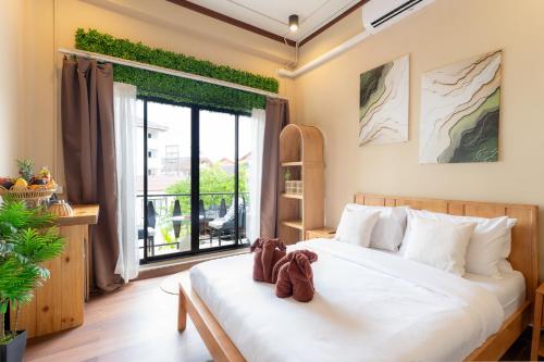 ห้องดีลักซ์เตียงใหญ่พร้อมระเบียง (Deluxe Double Room with Balcony)
