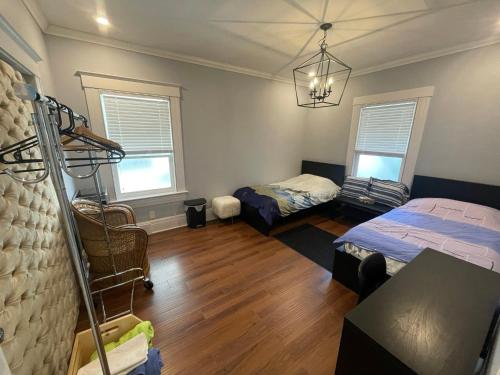 two twin beds 230sf — other in 242 Princess Avenue, Vancouver Canada, V6A 3C5