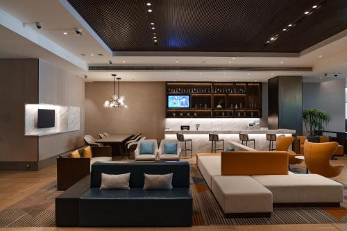 Bar/lounge, Hyatt Place Shanghai Tianshan Plaza in Shanghai