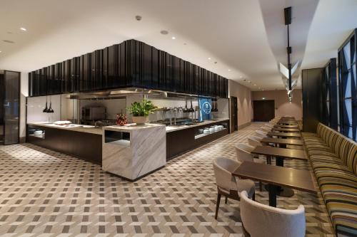 Restaurant, Hyatt Place Shanghai Tianshan Plaza in Shanghai