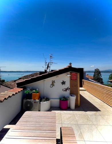 Sunset Lake View with private terrace - Italian Homing - image 5