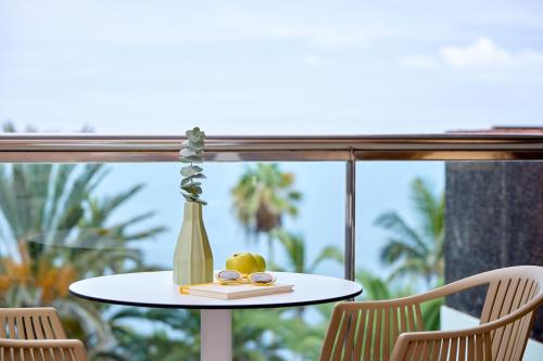 Chambre, level, vue sur la mer